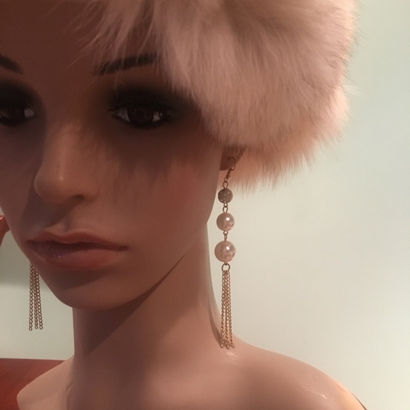 ‼️SOLD‼️New Long Pearl & Crystal Earrings - Picture 4 of 8